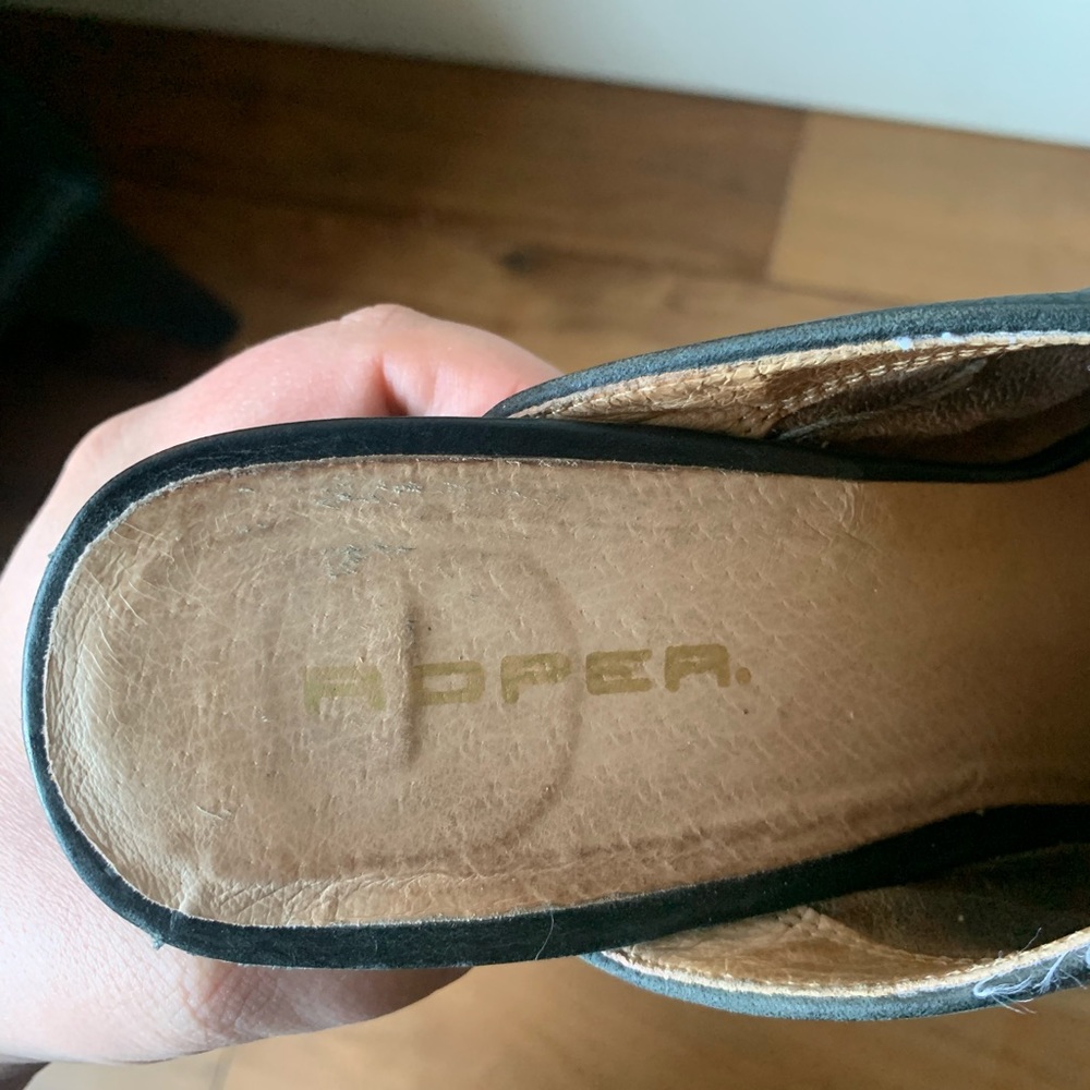 Woman’s Roper Leather Clogs - Picture 3 of 4